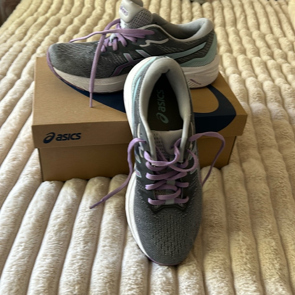 ASIC tennis shoe, brand new never worn.